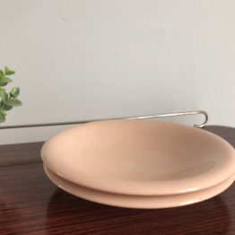 Paire de deux grandes assiettes creuses ou petits plats creux rose poudré estampillé FF France