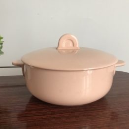 Soupière ou légumier en faïence ancienne rose poudré estampillée FF France