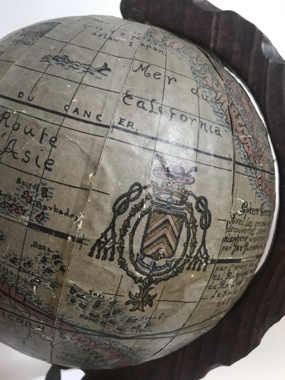 Globe terrestre carte papier des découvertes de 1634, édité première partie du XXème