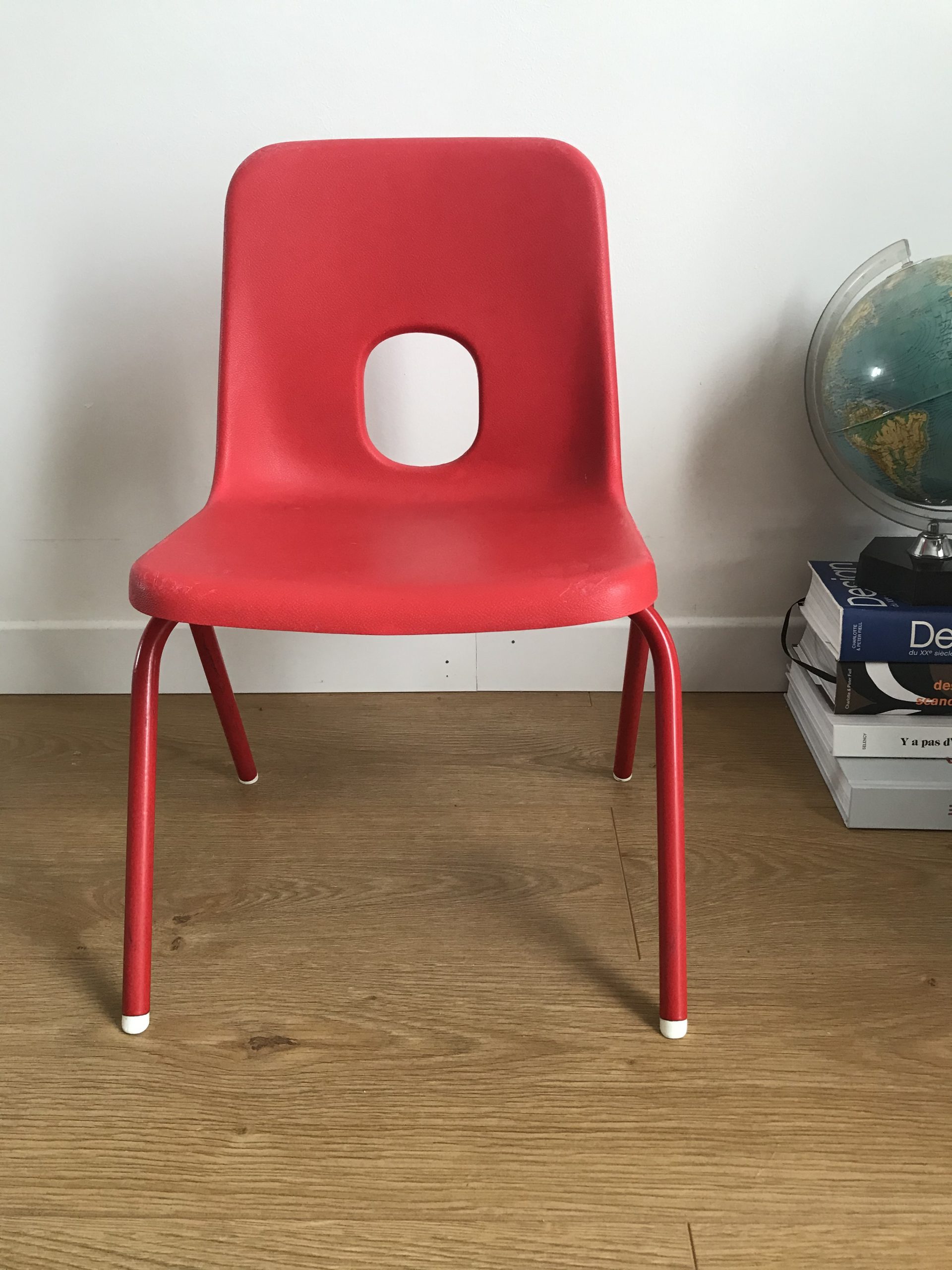 Aanpassen spier Identiteit Chaise enfant vintage Rouge par ROBIN DAY pour IKEA
