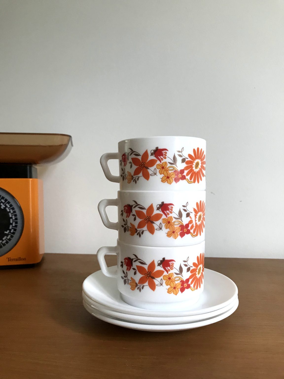 Service de 10 tasses Arcopal - Ressourcerie Histoires Sans Fin
