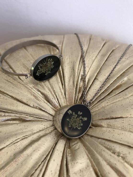 Parure collier et bracelet vintage médaillon inclusion de fleurs séchées