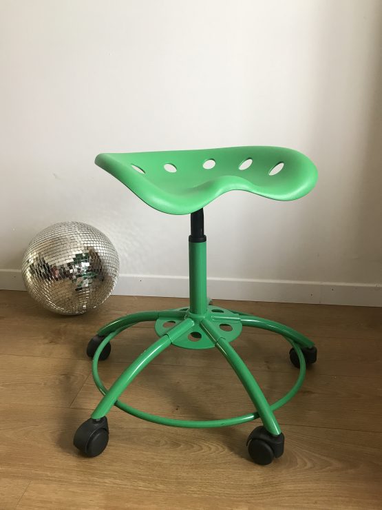 Tabouret siège tracteur vert sur roulettes par Ikea