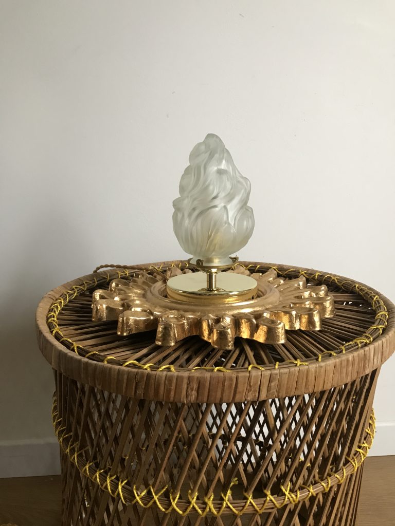 appliques main laiton et globe en verre ciselé