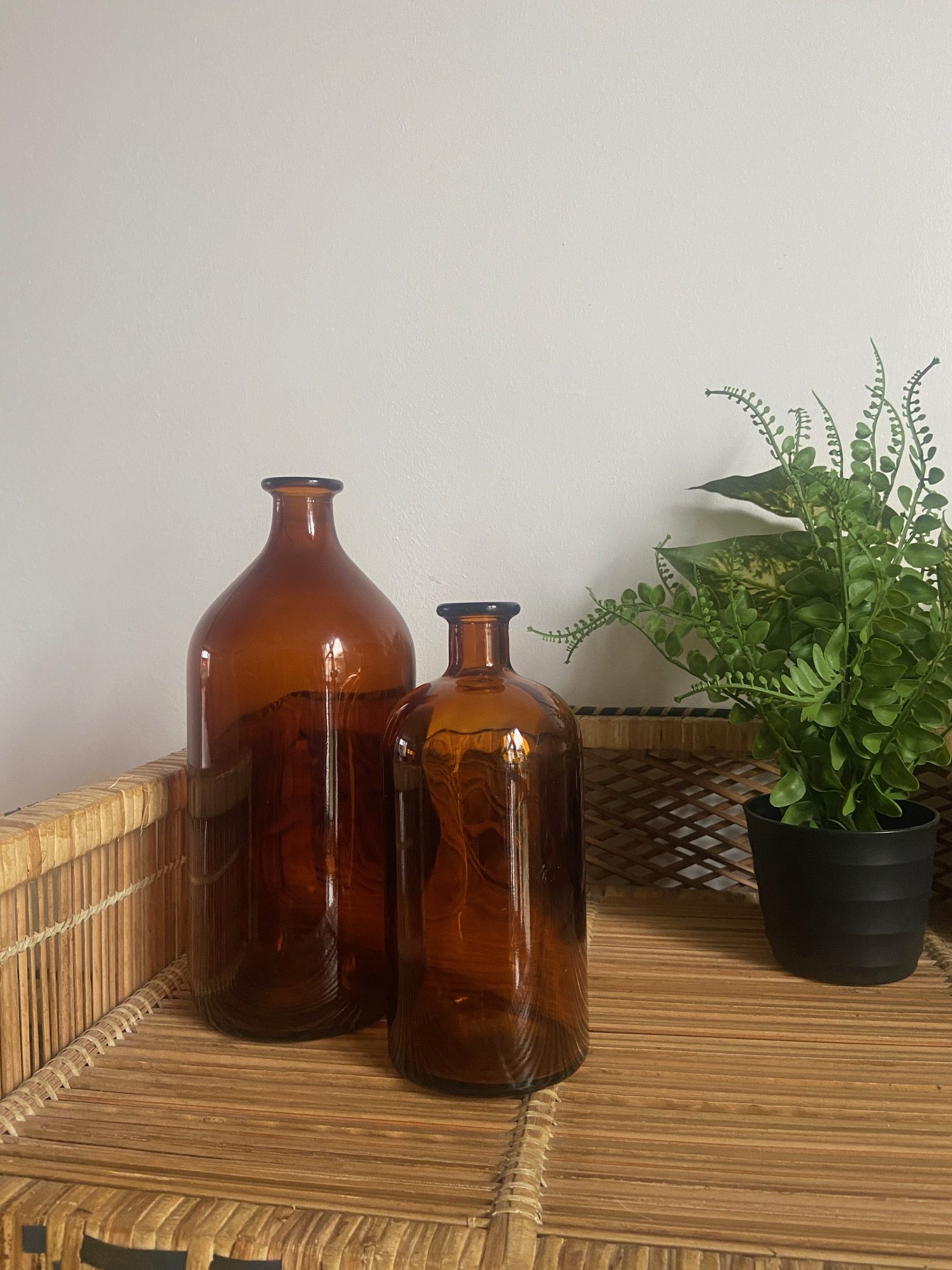 Lot de 5 vases en verre ambre ancien flacon de pharmacie - La déco 2B