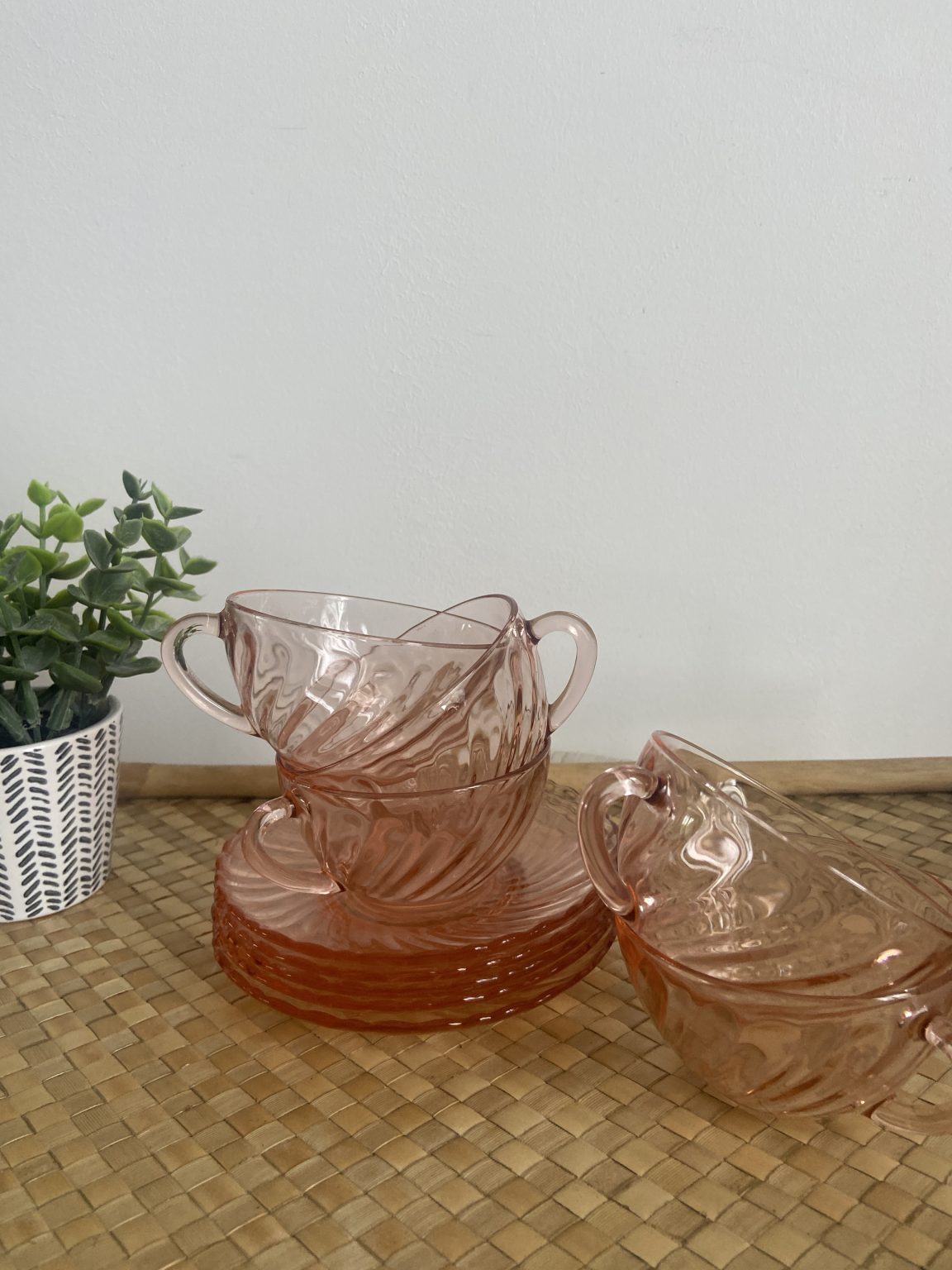 LOT 6 TASSES ET SOUS TASSE CAFE ARCOROC ROSALINE NEUVE DANS
