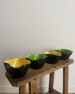 Série de 4 bols ou vide poches de forme quadrilobée en céramique de l'Atelier Kéramos de Sèvres 1950