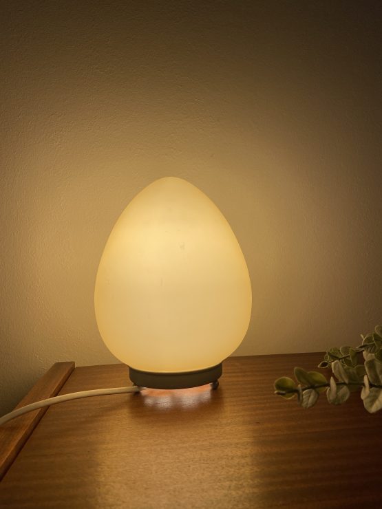 Lampe Œuf en verre opaline jaune par Ikea