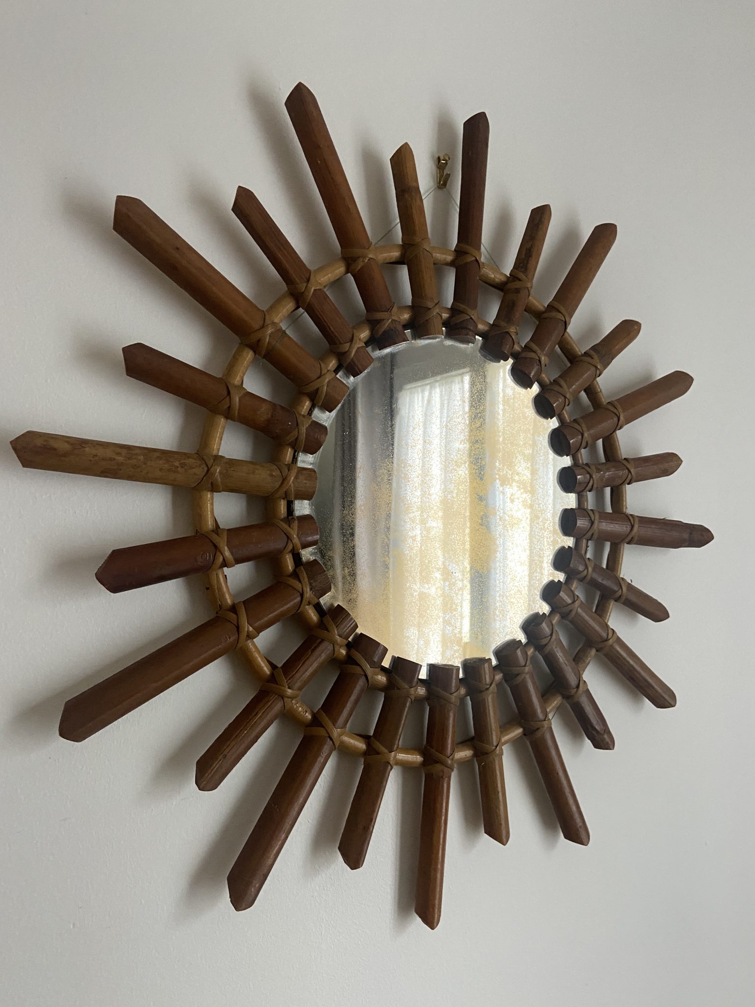 MIROIR SOLEIL EN Bois Et ROTIN VINTAGE miroir-soleil-en-bois-et-rotin-vintage