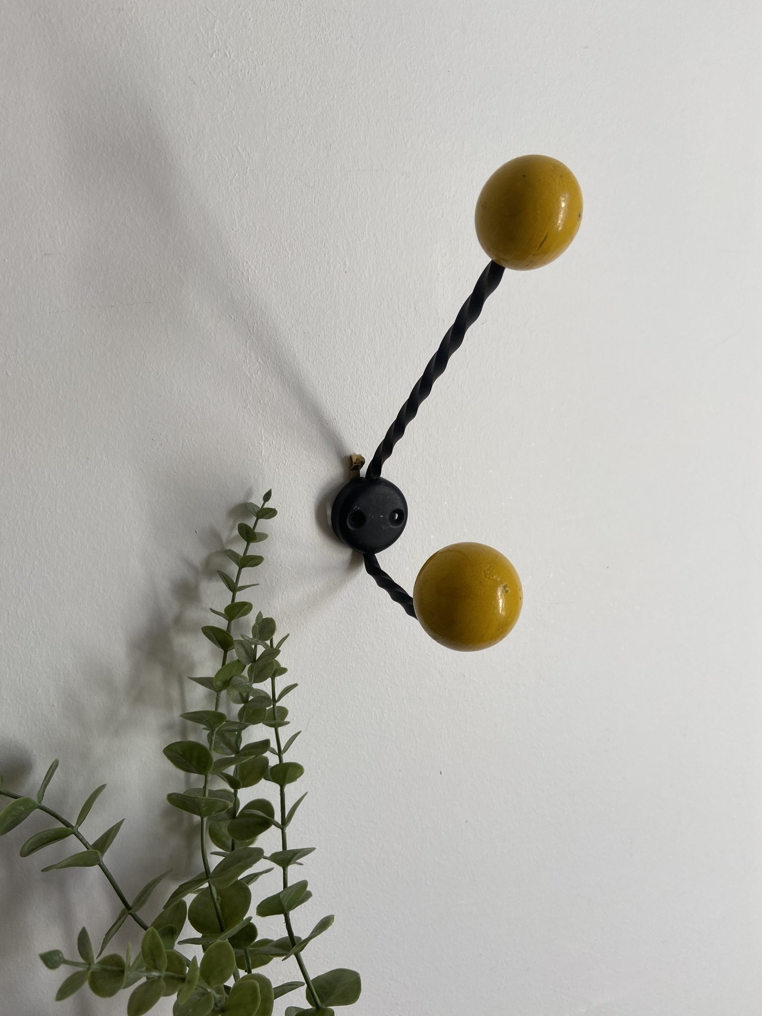 Porte manteau 50s fer forgé boules bois