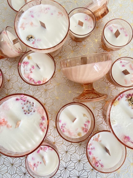 "Ivresse" - Bougie végétale au décor floral dans une coupe à champagne vintage rose