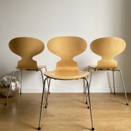 Chaise ANT ou 3101 dite "La Fourmi" par Arne Jacobsen édition Fritz Hansen 2002 Made in Danemark