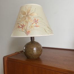 Lampe en grès pyrite signé Baudat et abat jour en fleurs séchées