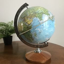 Les Globes Terrestres