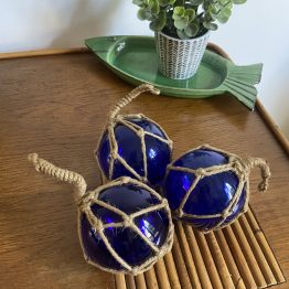 Trio de mini boules en verre bleu cobalt façon flotteurs de filet de pêche