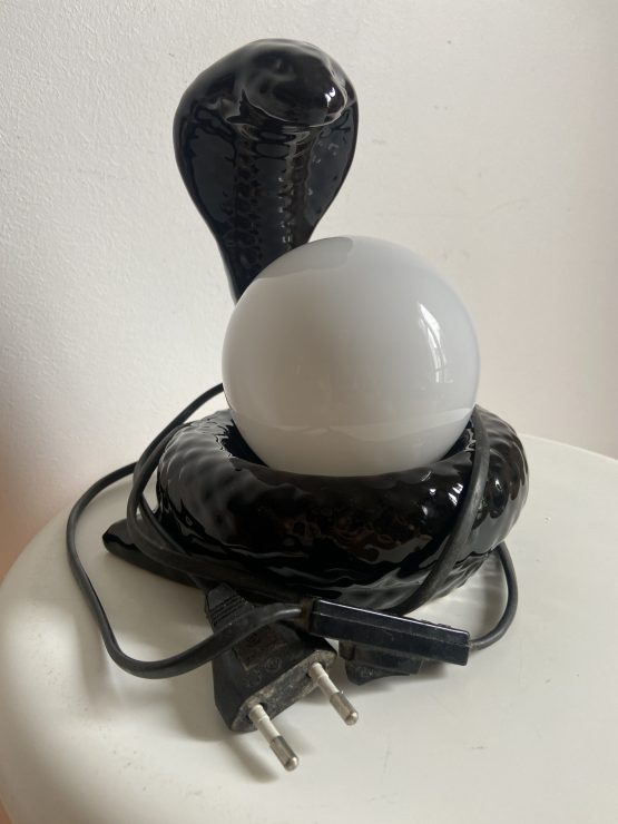 LAMPE vintage COBRA en céramique noire et globe opaline