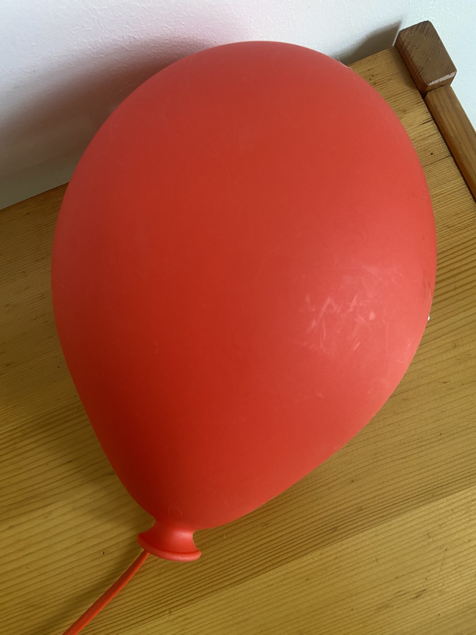 Lampe ballon rouge IKEA Drömminge - vintage années 90