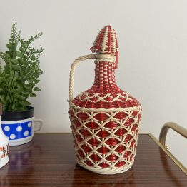 Petite dame jeanne en verre bleu et scoubidou rouge