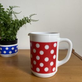 Pichet ARCOPAL À POIS rouges MODÈLE POLKA