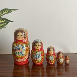 Poupées GIGOGNES RUSSES VINTAGE MATRIOCHKA rouges (5 PIÈCES)