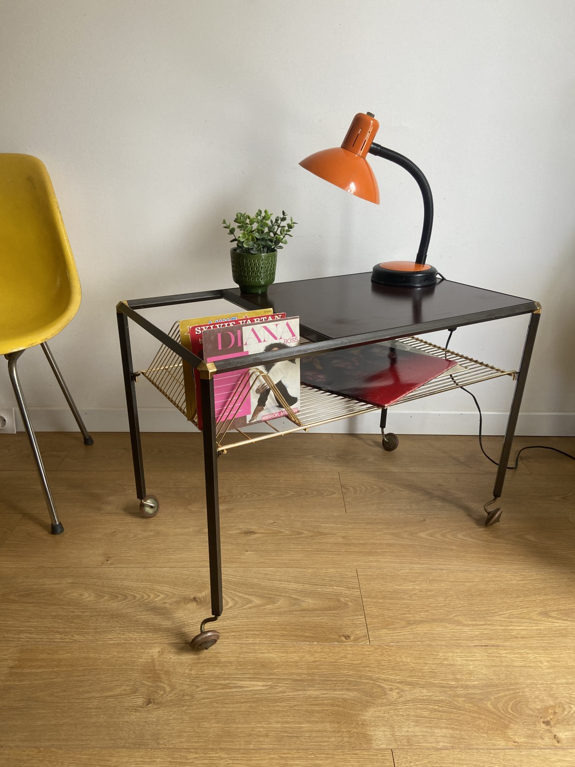 Table d'appoint cylindrique à roulettes • Ma Table d'appoint