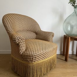 VENDU - Grand fauteuil crapaud vintage à franges couleur cuivrée