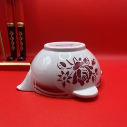 BOL À OREILLES AVEC VERSEURS EN TERRE DE FER DE BADONVILLER AUX MOTIFS DE FLEURS Rouges