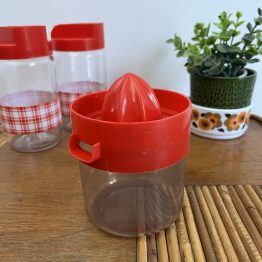 Presse agrumes vintage plastique rouge made in france
