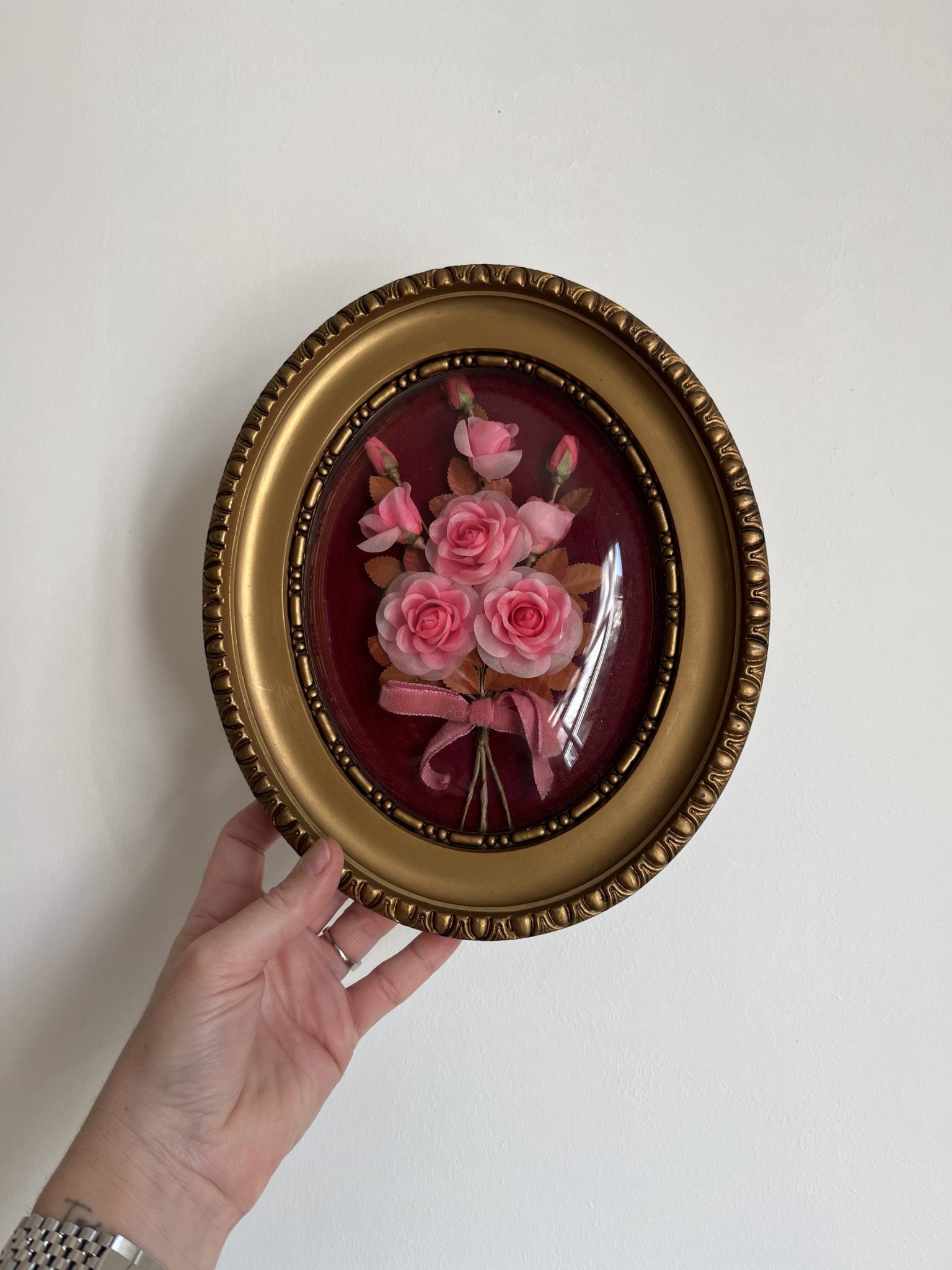 Ancien Cadre Ovale Au Verre Bombé – Fleurs En Tissu – Déco Vintage