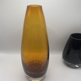 Vase scandinave ovoïde en verre ambré vers 1960
