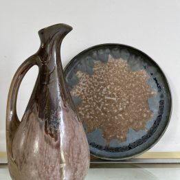 Plat et pichet en grès émaillé par DENBAC, époque art déco