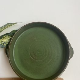 VENDU - Plat à oreilles en grès emaillé vert par Sylvie Wlotkowski