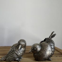 Couple d'oiseaux en métal ciselé (1kg)