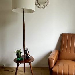 Lampadaire vintage avec tablette et pied tripode