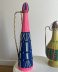 Grande bouteille en verre et scoubidou rose et bleu