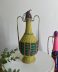 Bouteille en verre et scoubidou coloré jaune rose et vert