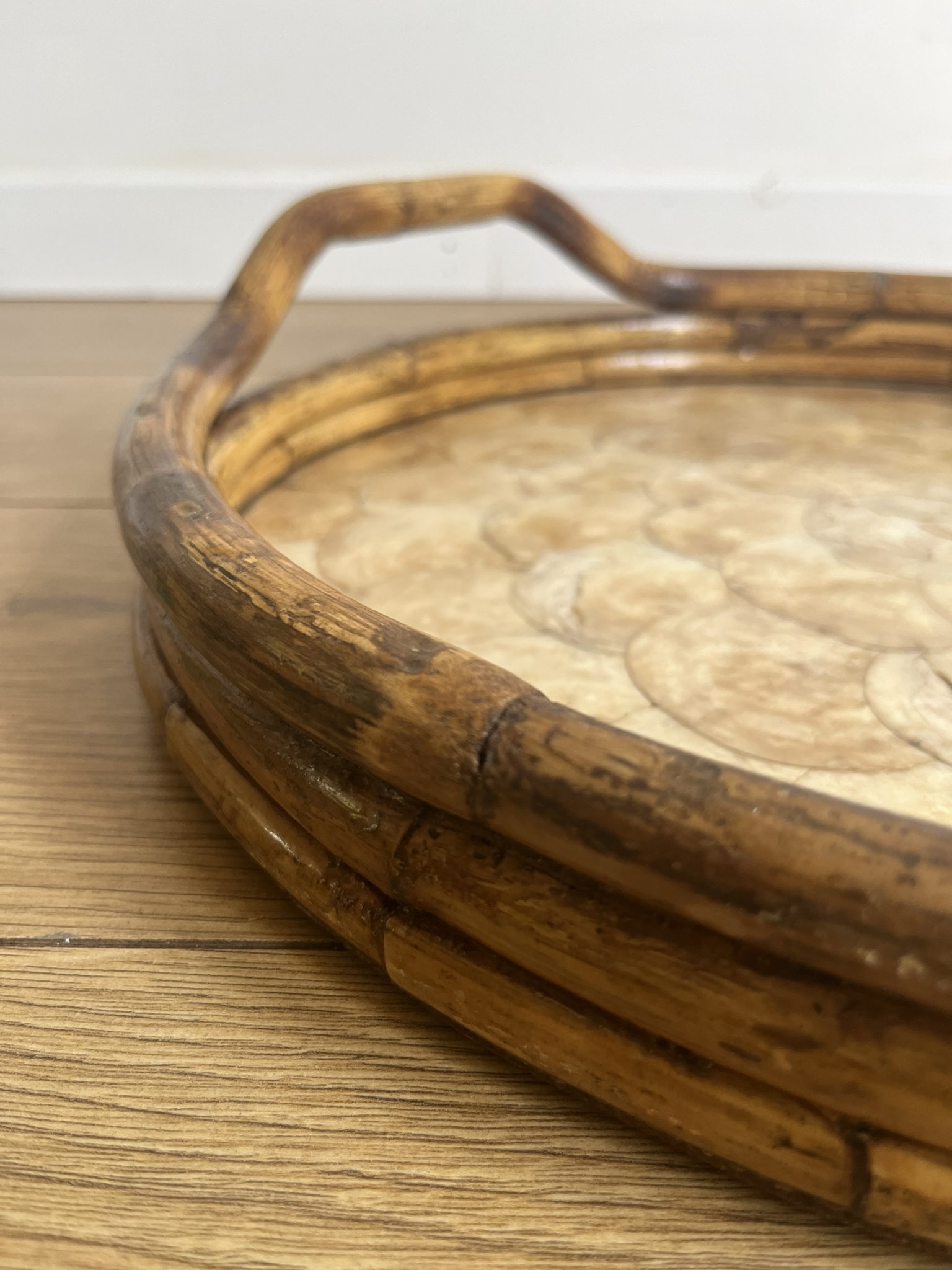 Plateau rond en métal émaillé coloris blanc D44cm