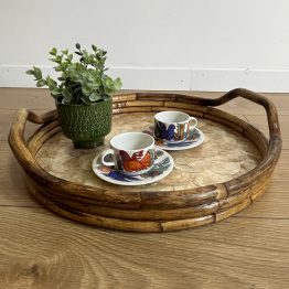 Grand plateau rond en nacre et rotin