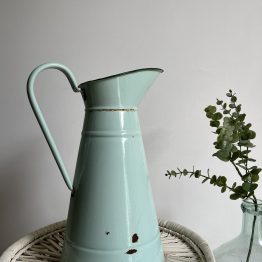 VENDU - Grand broc ancien en métal émaillé bleu mint