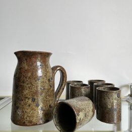 Pichet et gobelets en grès pyrité par Fernand Baudat Céramiste Circa 1960