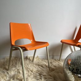 Chaise d'écolier orange vintage (3/6ans)