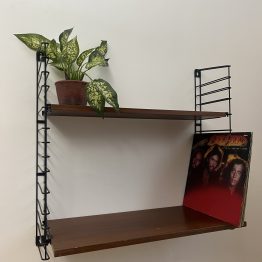 VENDU - étagère murale vintage TOMADO par Adrian Dekker made in Holland (Composition 2)