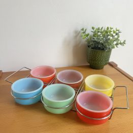 Set de 6 Ramequins arcopal colorés sur leur plateau